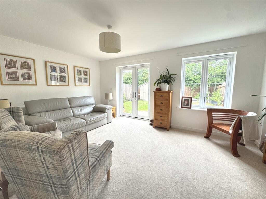 Sitting room 1.jpg