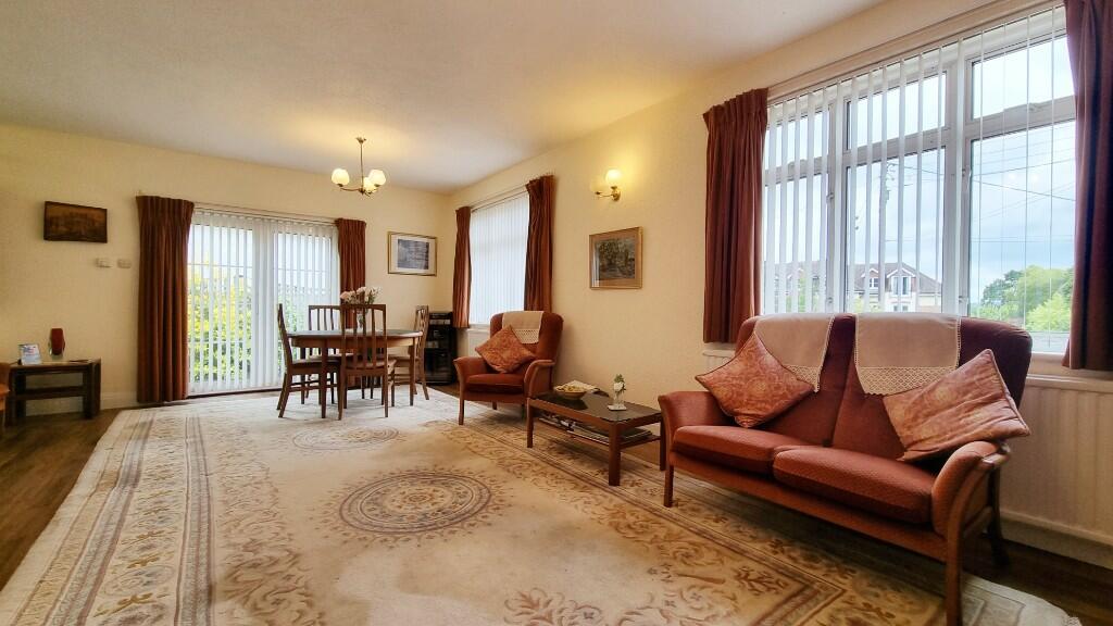 Sitting/Dining Room
