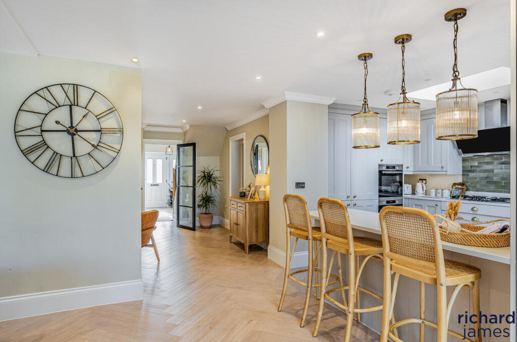 61f77b39-9af4-46d...