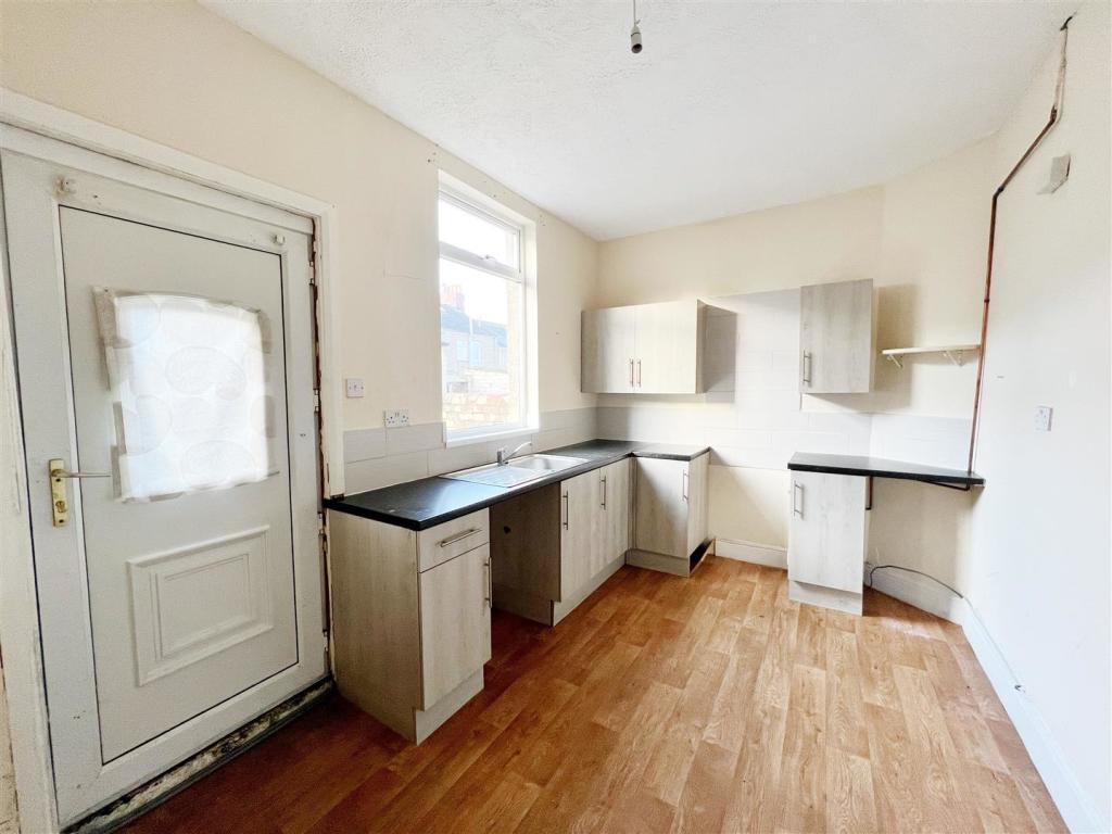Kitchen 1.jpg