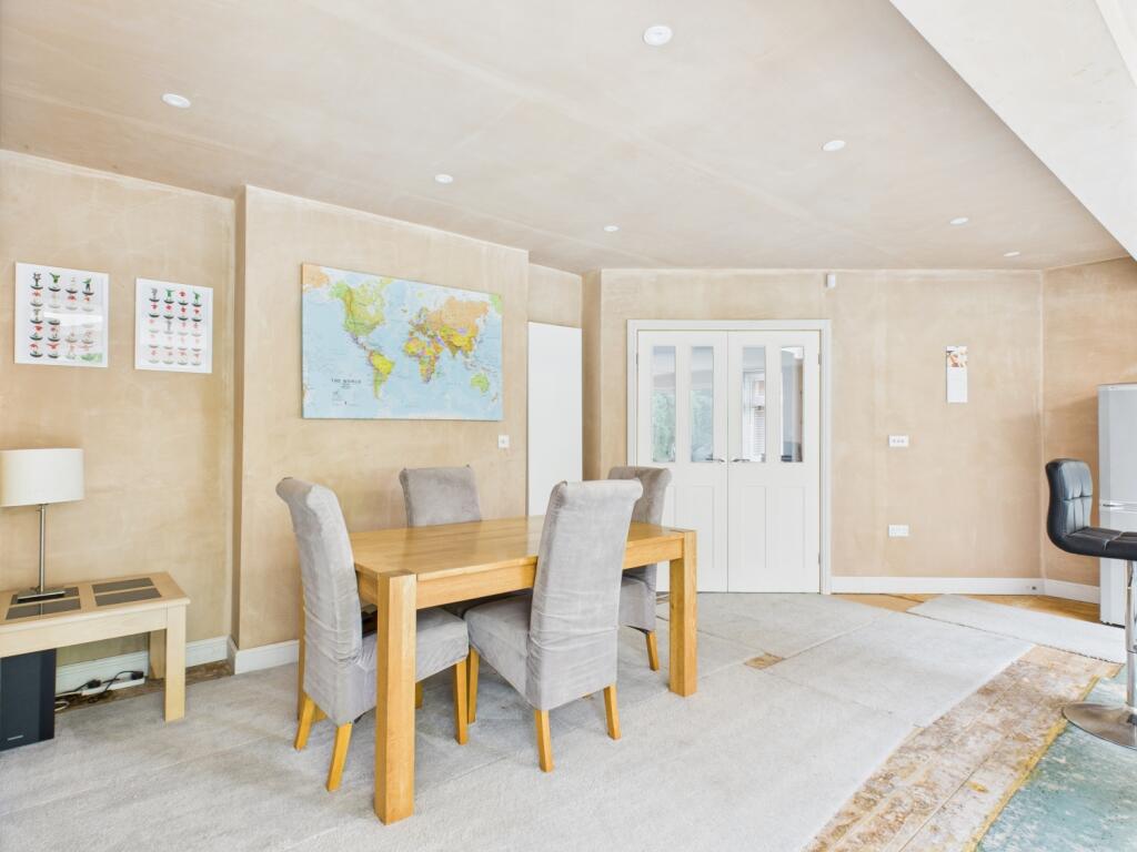 CAM03729G0-PR0101-STILL016