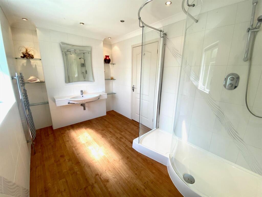 Bathroom 3.jpg