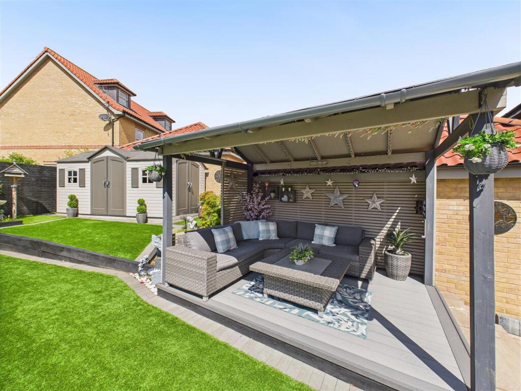 Deck &amp; Pergola