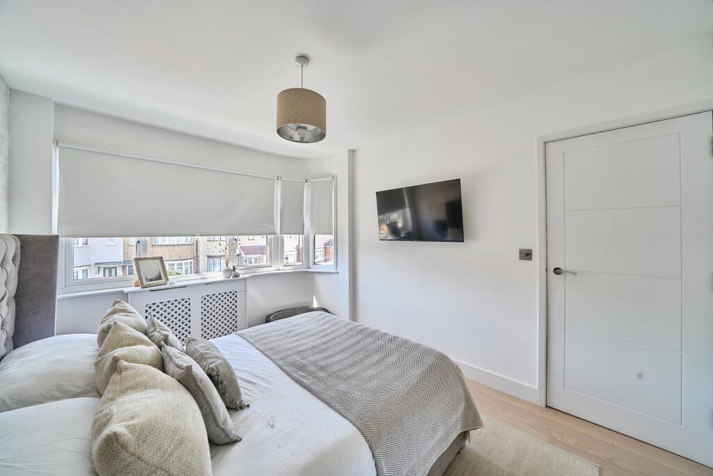 Front Master bedroom pic 2