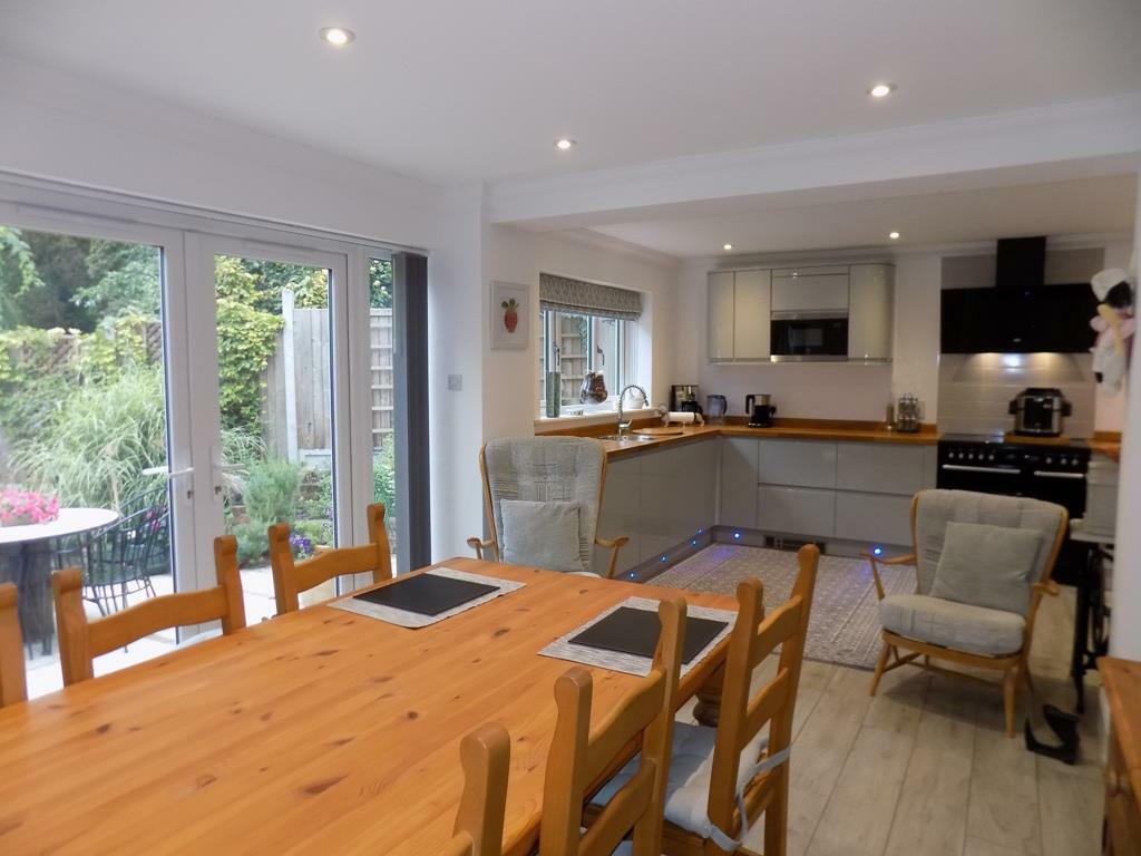 LUXURY FITTED KITCHEN/DINER