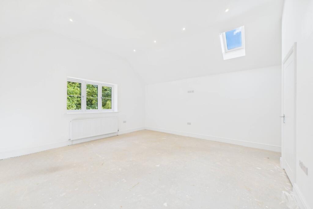 EweMove - Spalding - Pinstock Lane -  Master Bedro