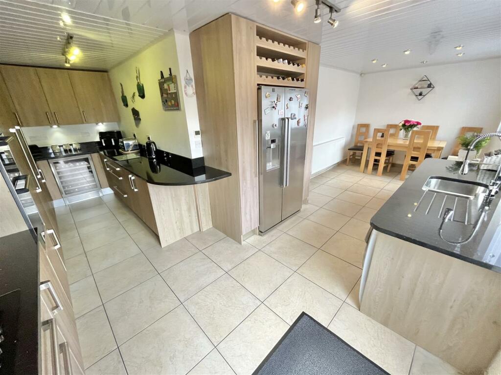 Dining Kitchen Aspect 5.jpg