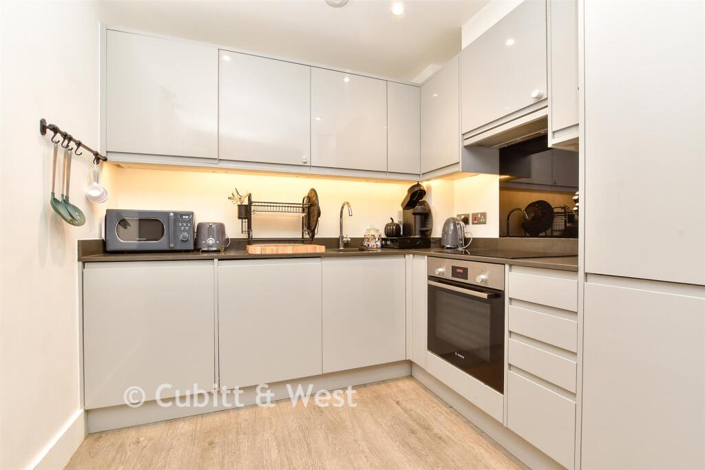 Lounge / Kitchen