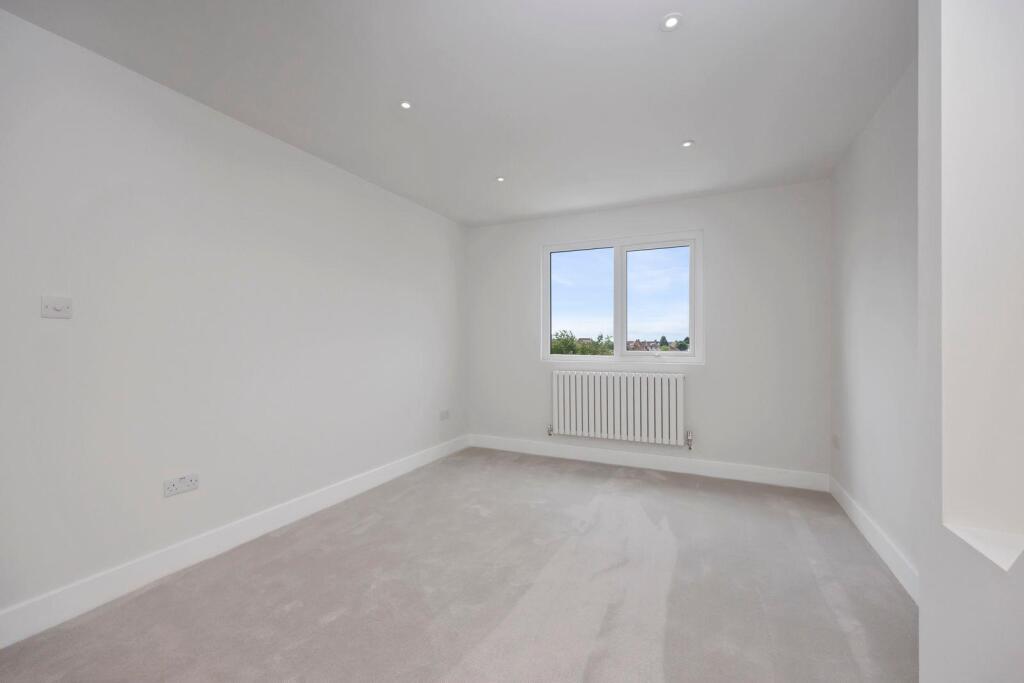 Gleton Avenue 15 BEDROOM.jpeg