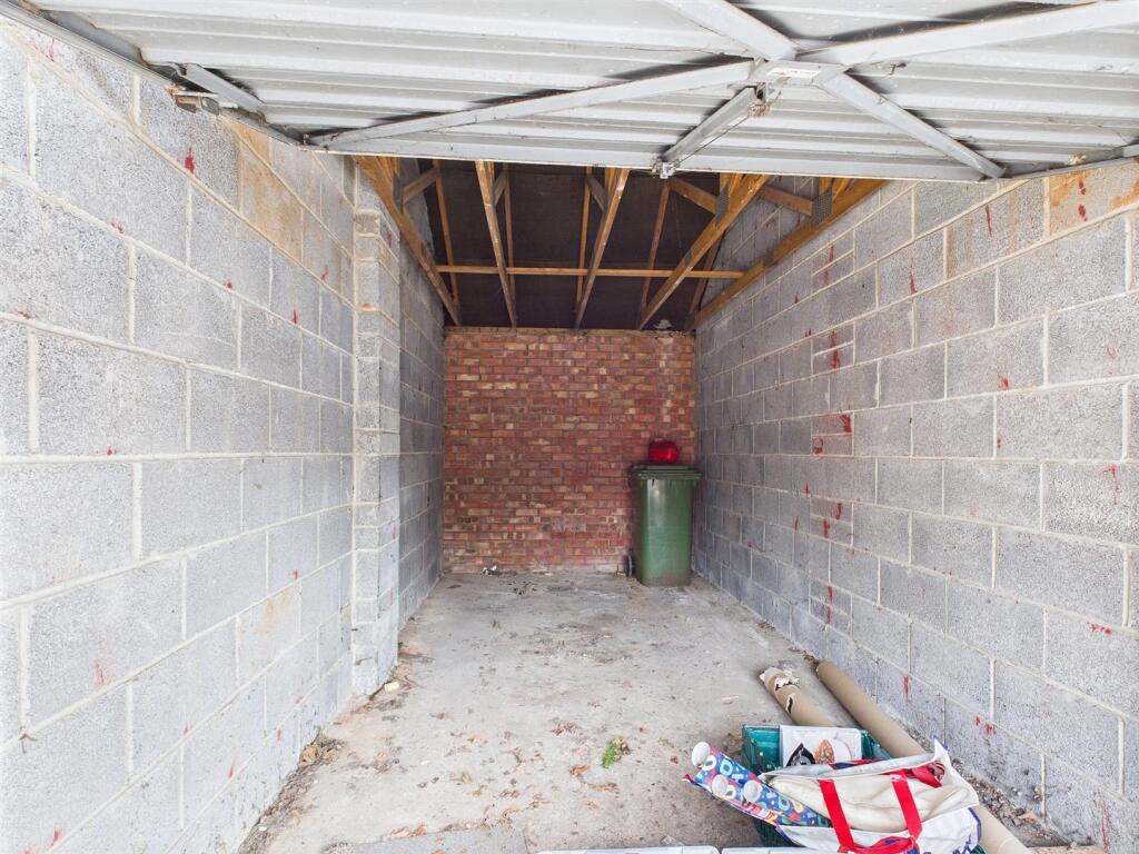 11 - 1 bedroom mid terrace.jpg