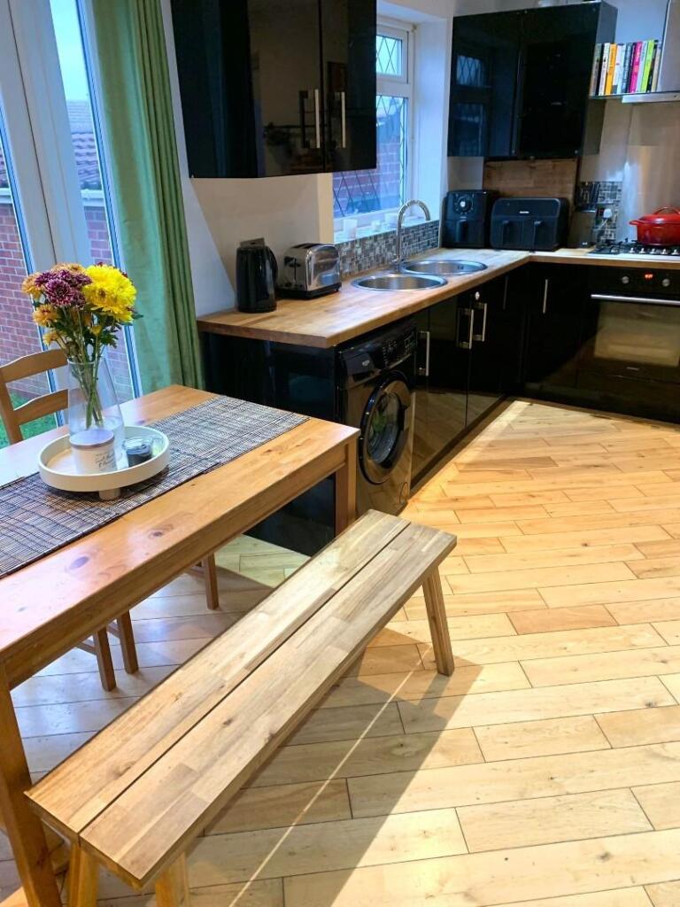 KITCHEN/DINER ALT ANGLE