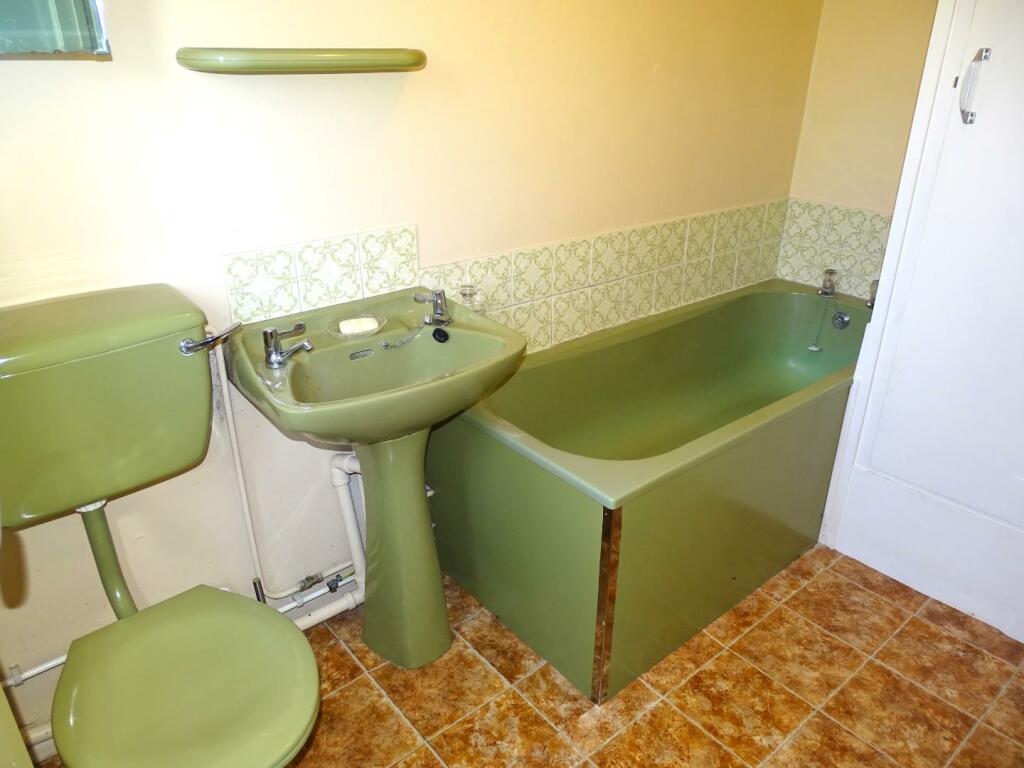 GROUND FLOOR BATHROOM