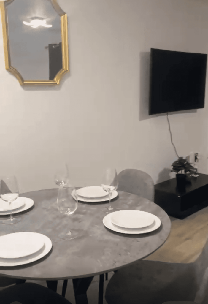LIVINGROOM ONE
