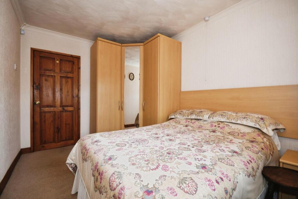 BEDROOM 2 02.jpg
