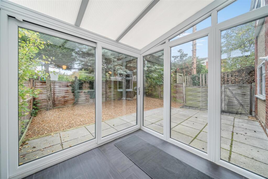 18 Cowan Close, Rugby (8).jpg