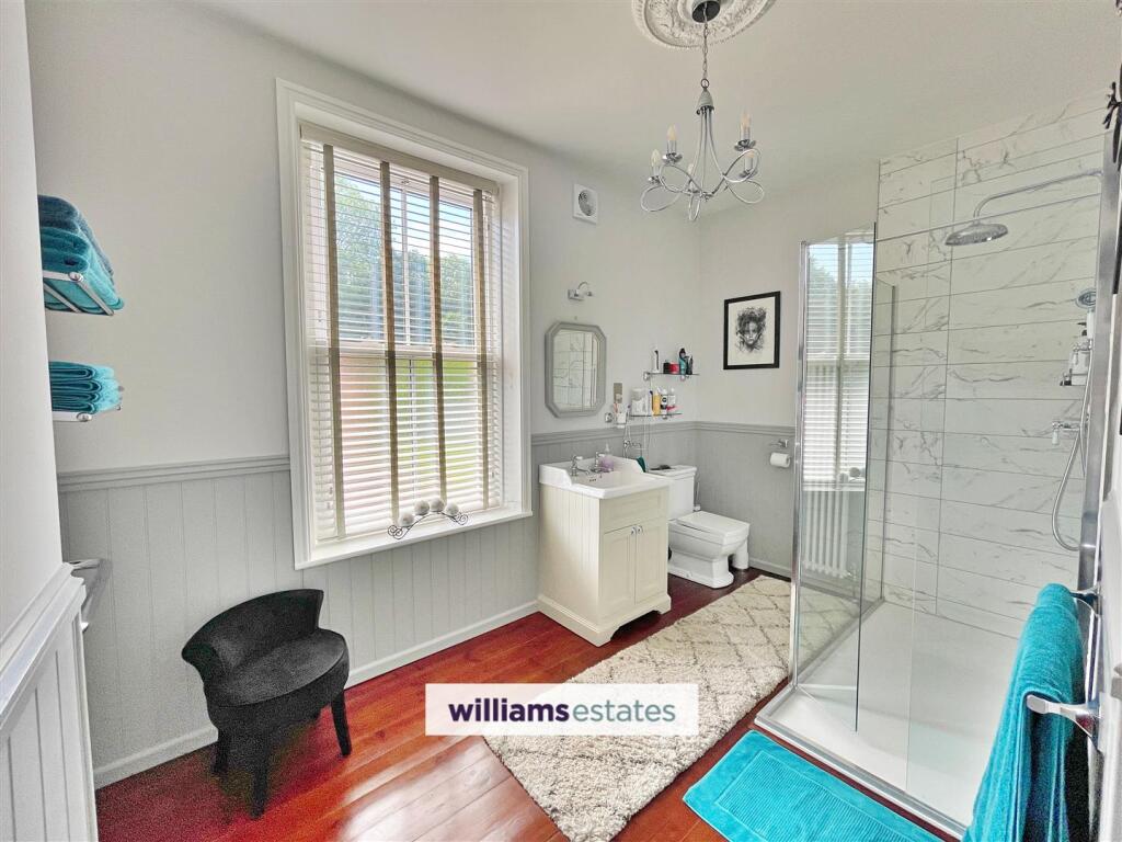 Master En-Suite