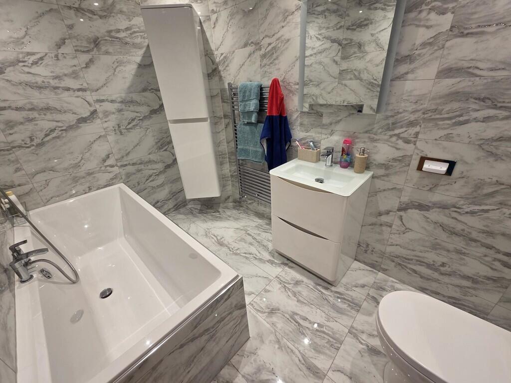 Bedroom 3 ensuite