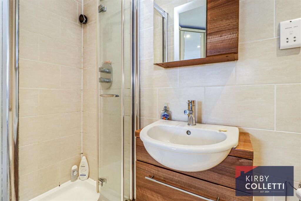 EN SUITE SHOWER ROOM TO BEDROOM ONE