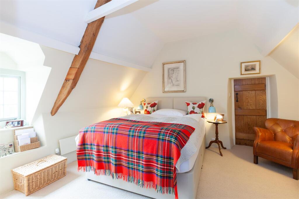 Master Bedroom 1.jpg