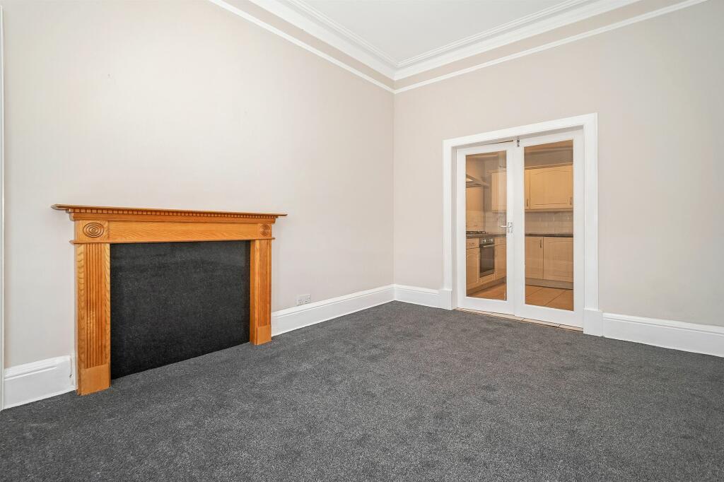 Lounge/Dining