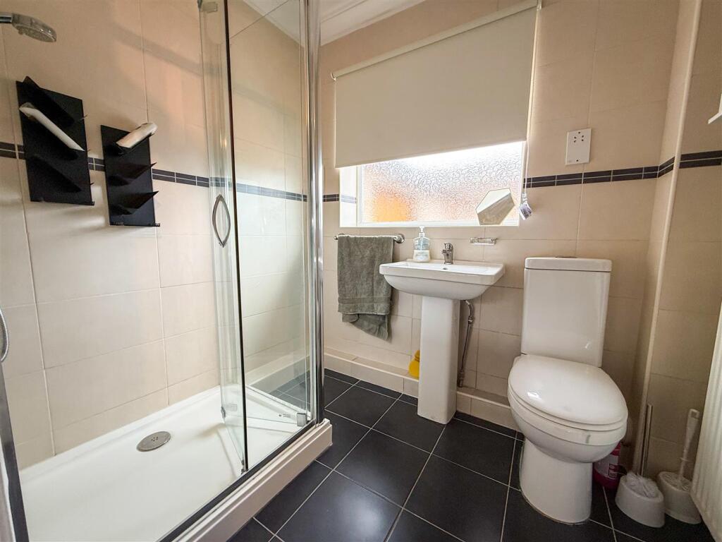 SHOWER ROOM