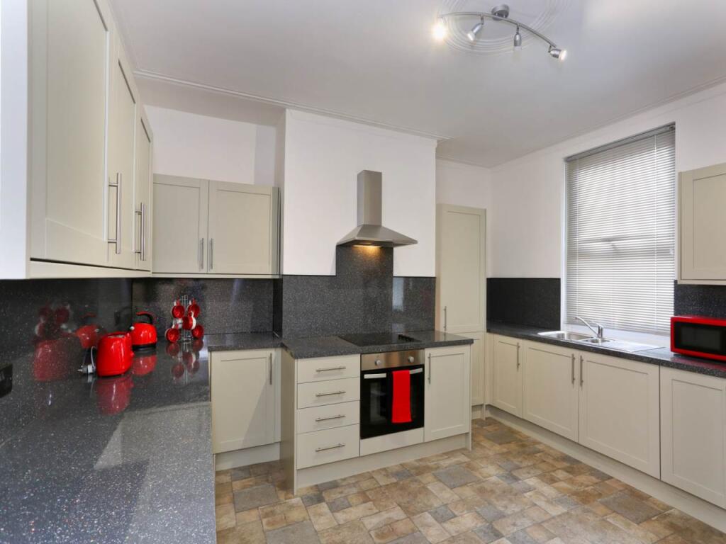 photo-5d8b53af1b3d85