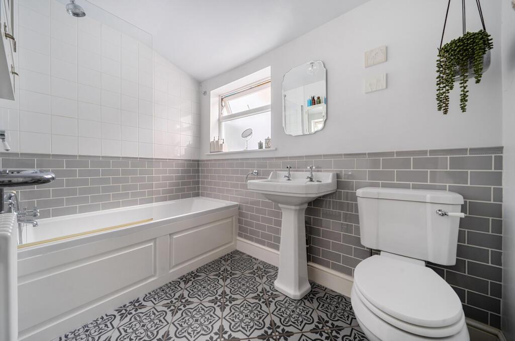 1354397-4-68c3f84...