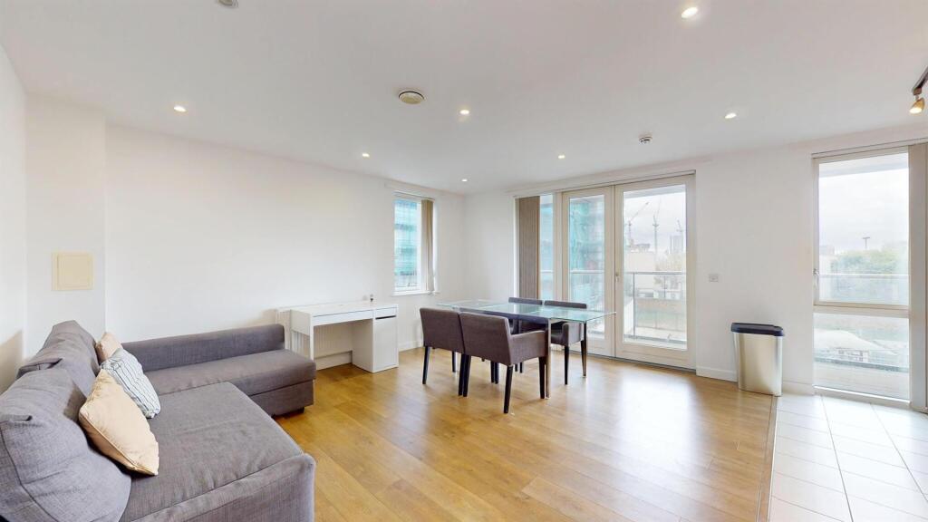 3 Bedrooms to rent in E14 - Barrain London