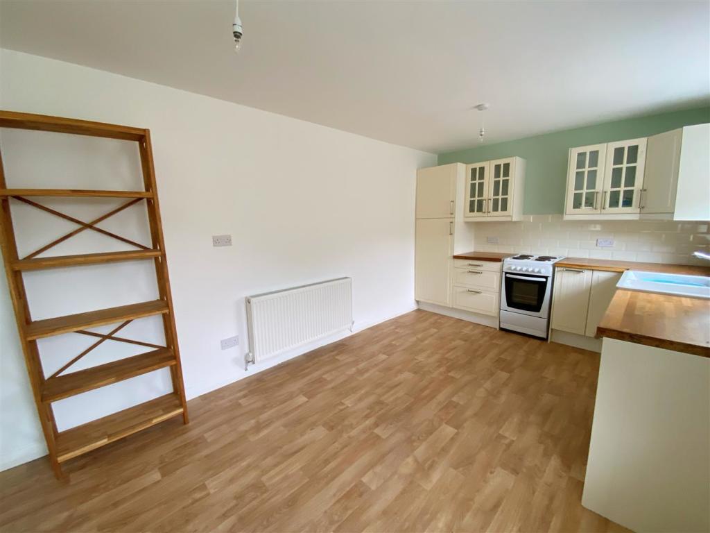 Kitchen 2.jpg