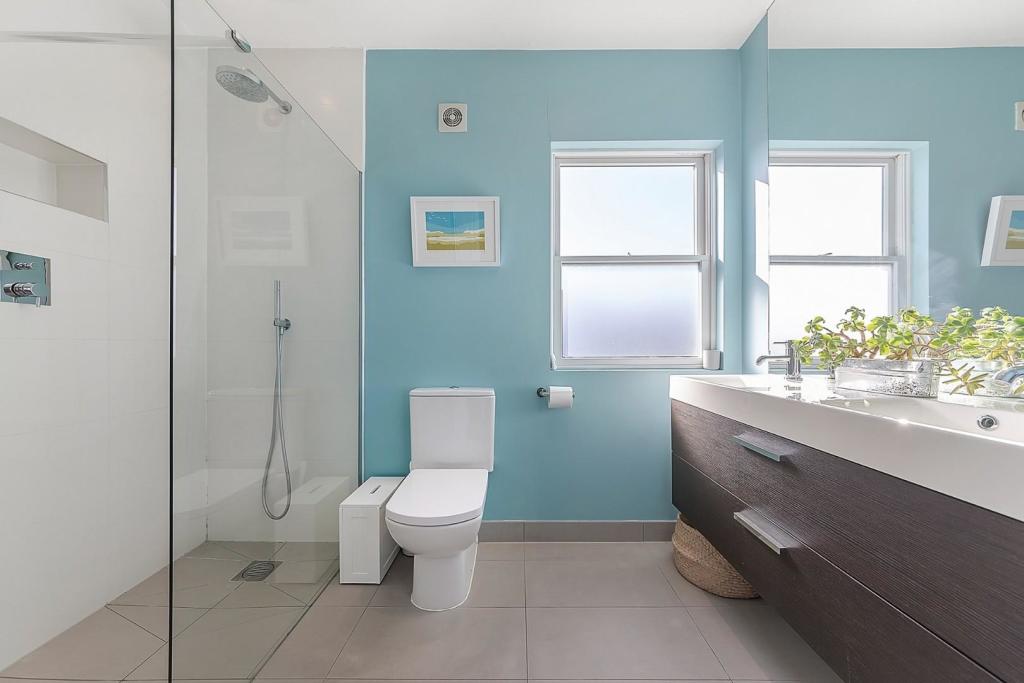 Bathroom (1).jpg