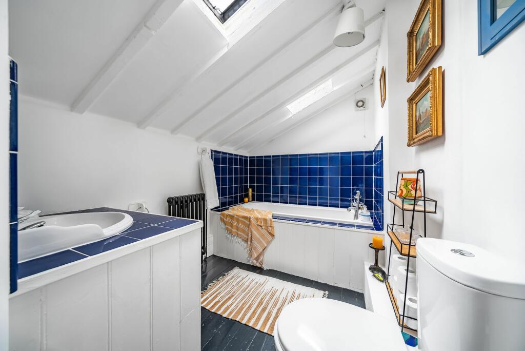Bathroom Room (1)
