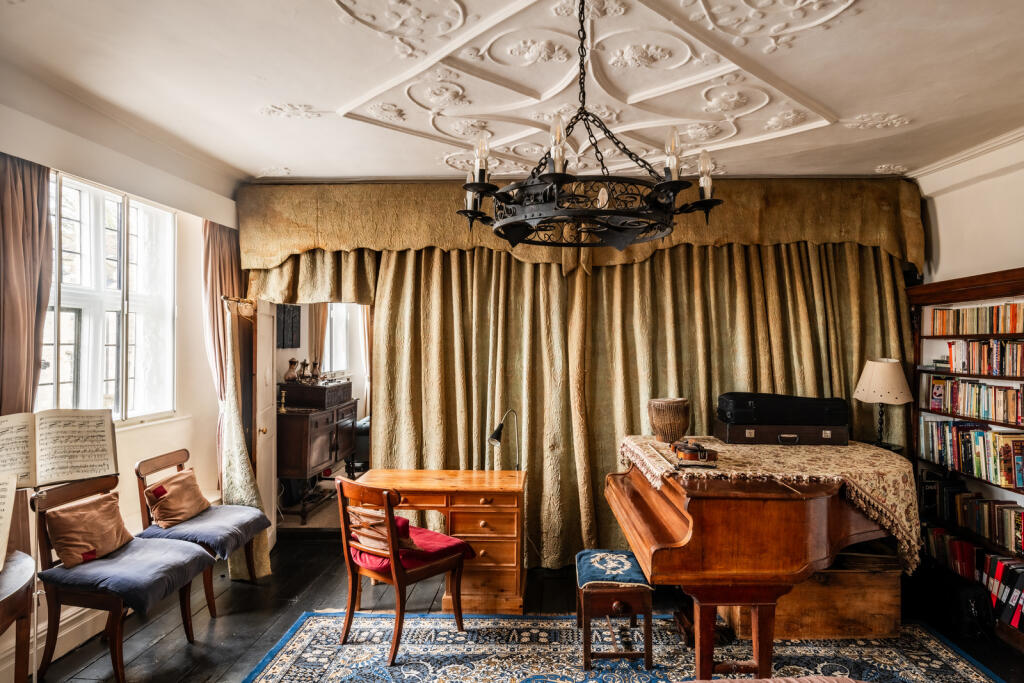 265426 - OM-hr-16.jpg