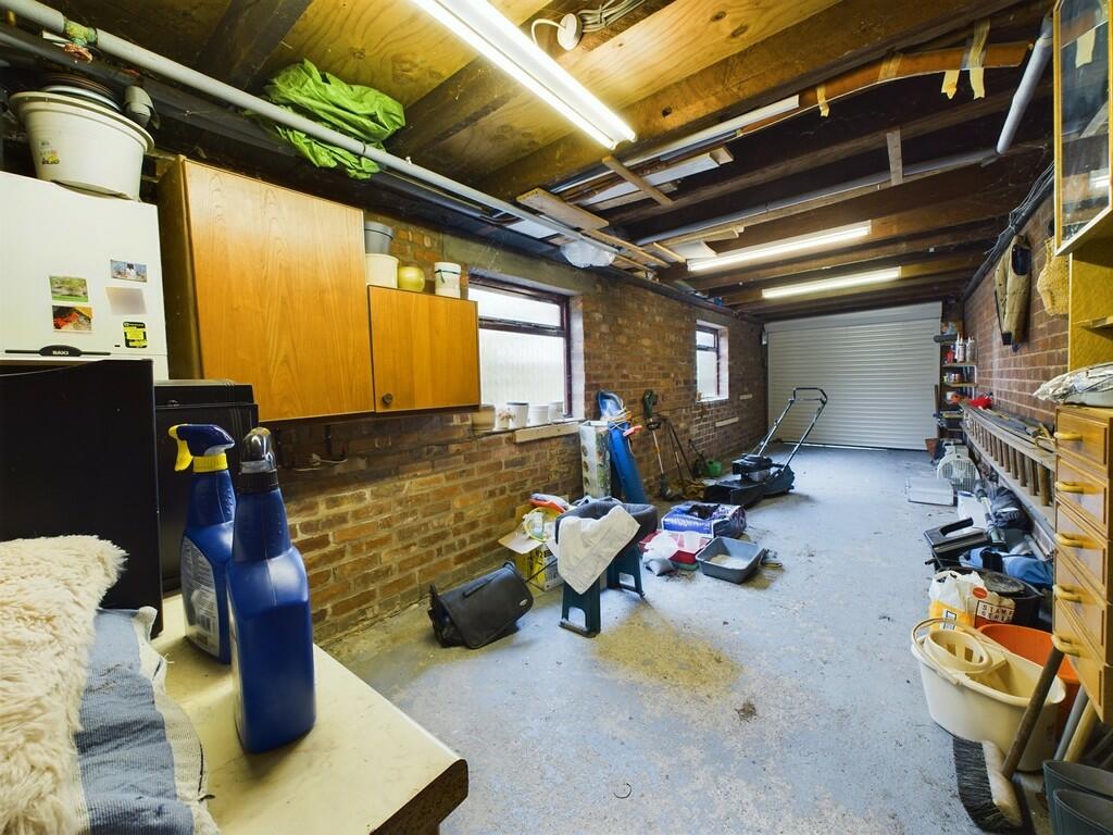 CAM02854G0-PR0203...