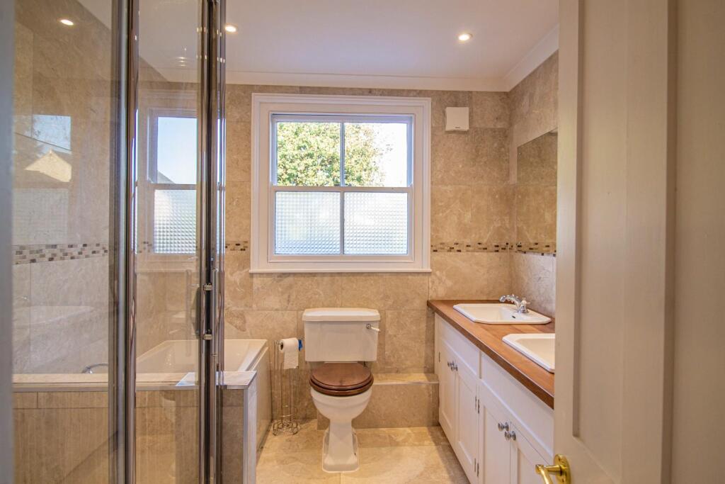 48 Garland Street [Bathroom] 01.jpg