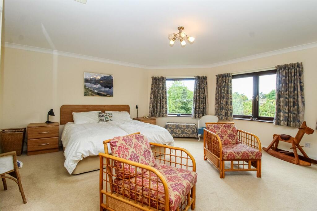 PRINCIPAL BEDROOM