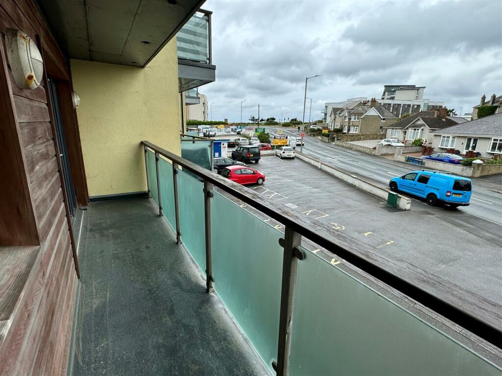 21 Surf Pods Balcony