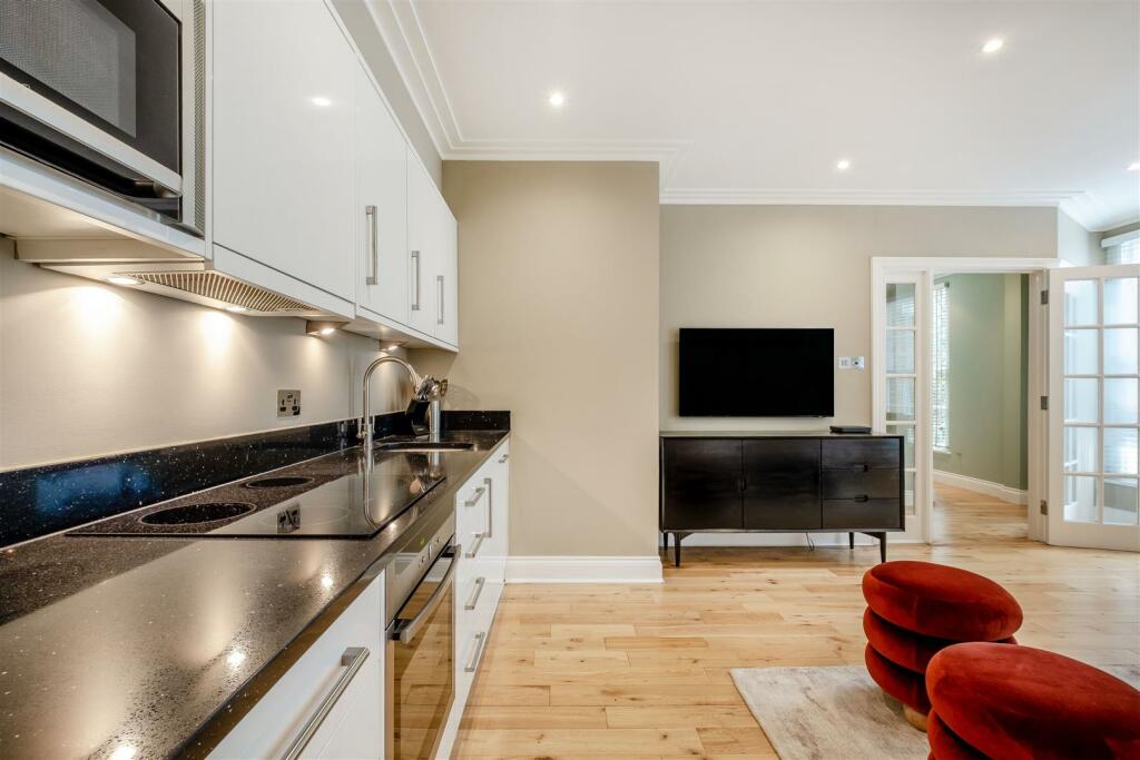 8515327-interior06.jpg