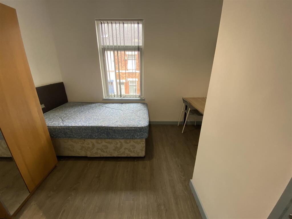 Ensuite Bedroom 2