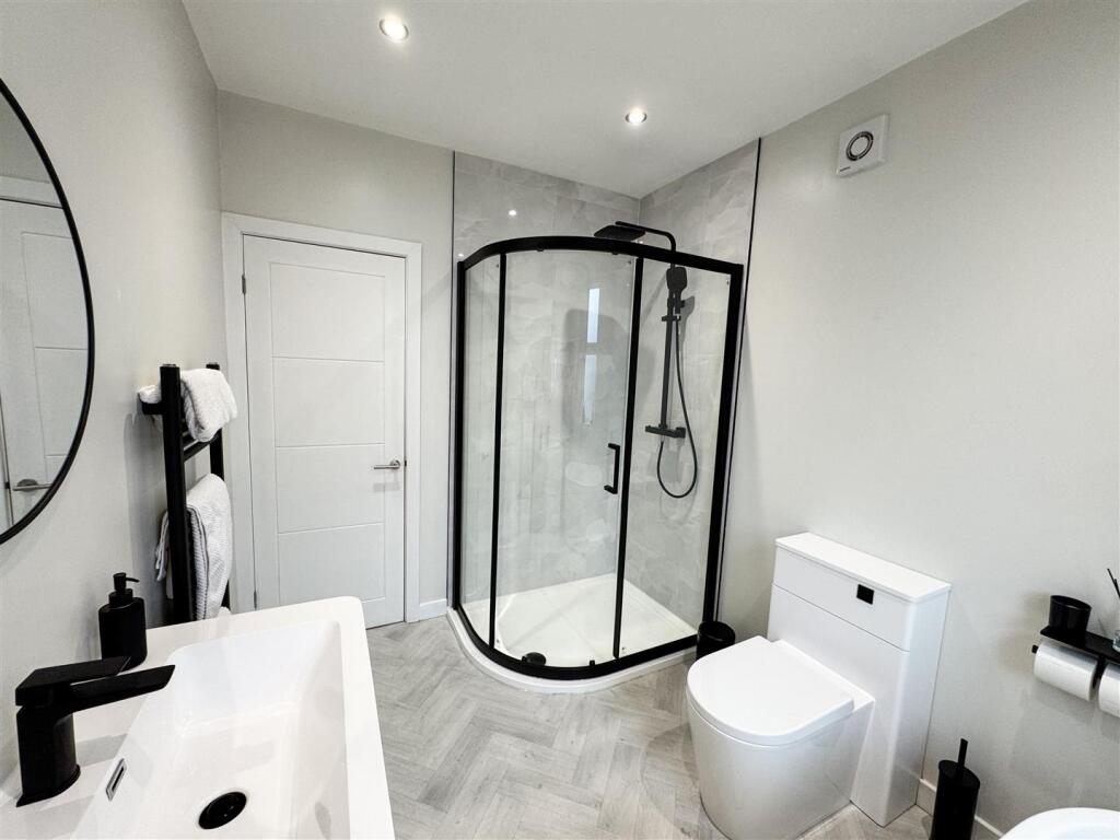 FAMIILY BATH AND SHOWER ROOM