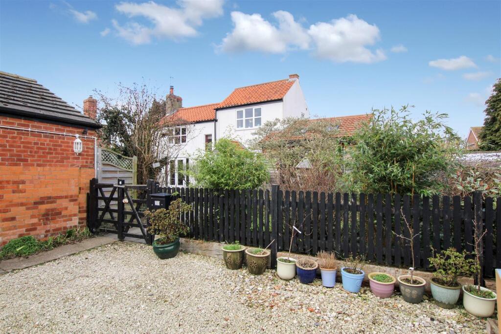 Front &amp; Parking.JPG