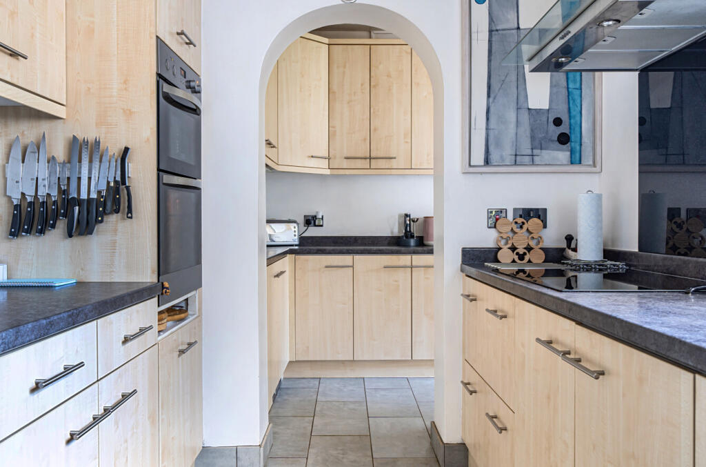 1347591-4-68beee3...