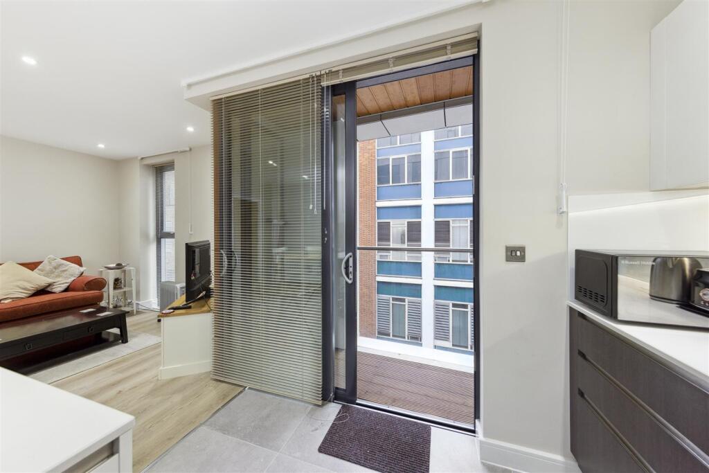 Apt-8-The-Bellerby-Apartments-Leapale-Lane-GU1-4PT
