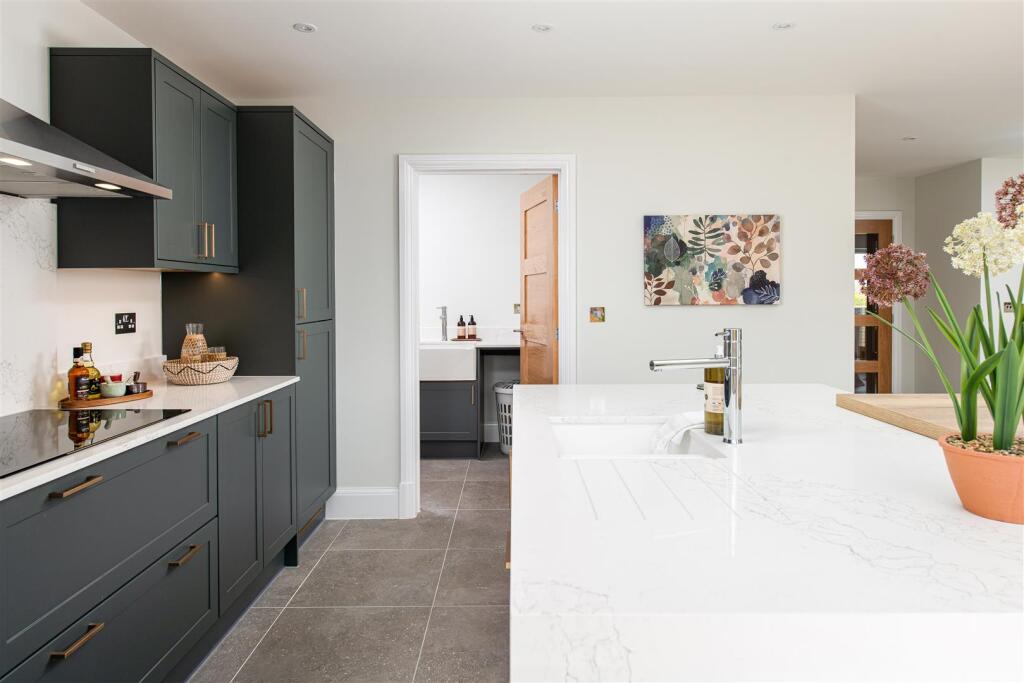 Kitchen_8.jpg
