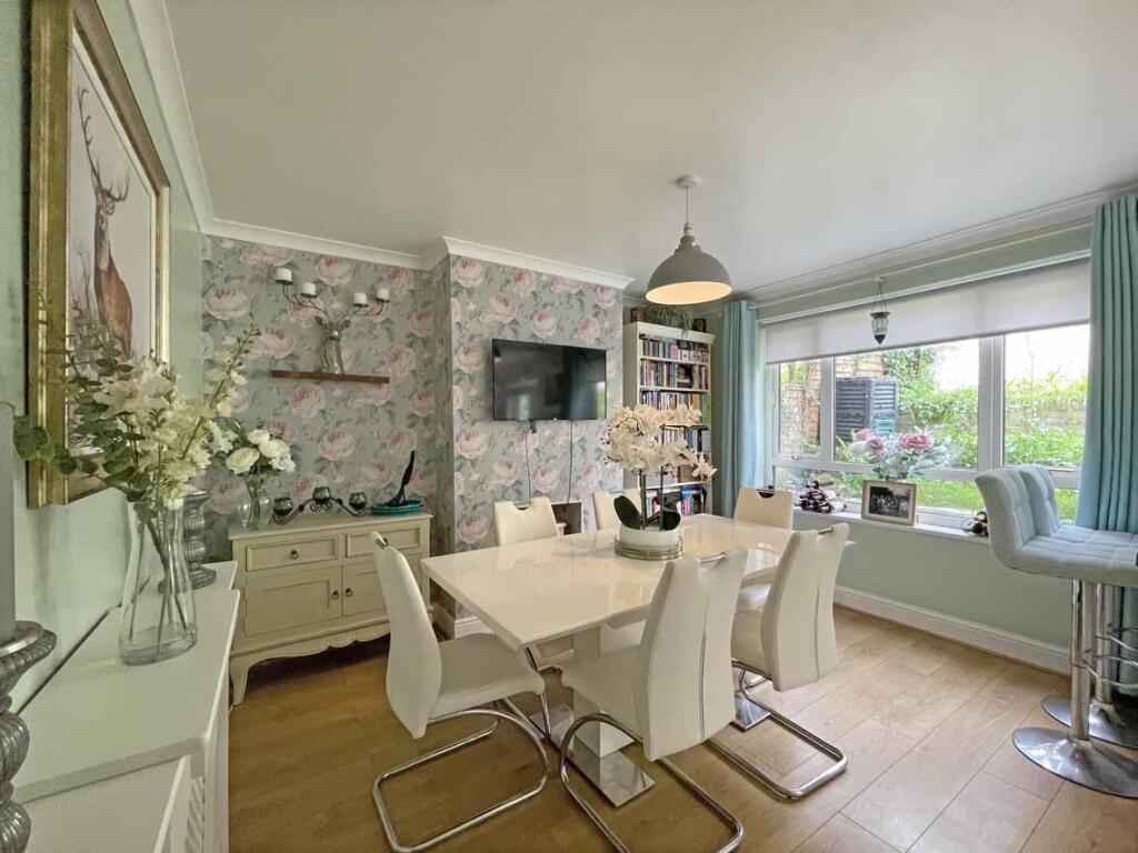 Wycliffe Road 39 - Dining Area 2.jpg