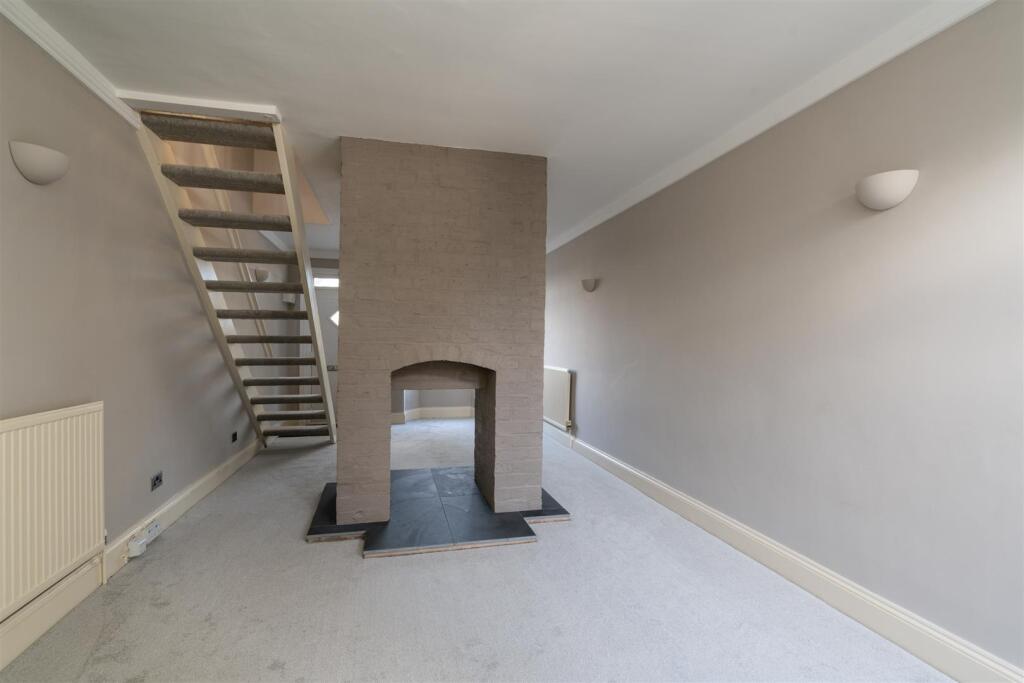 85 Lodge Road_14.jpg