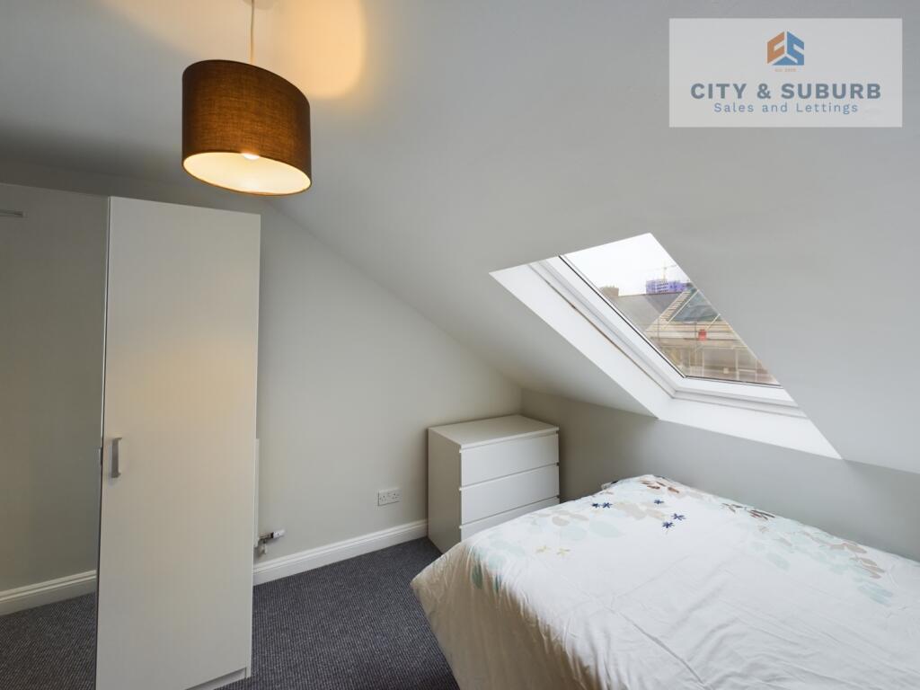 CAM01351G0-PR0048-STILL027