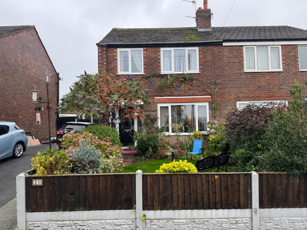 3 bed semi-detached house for sale Alderley Road,