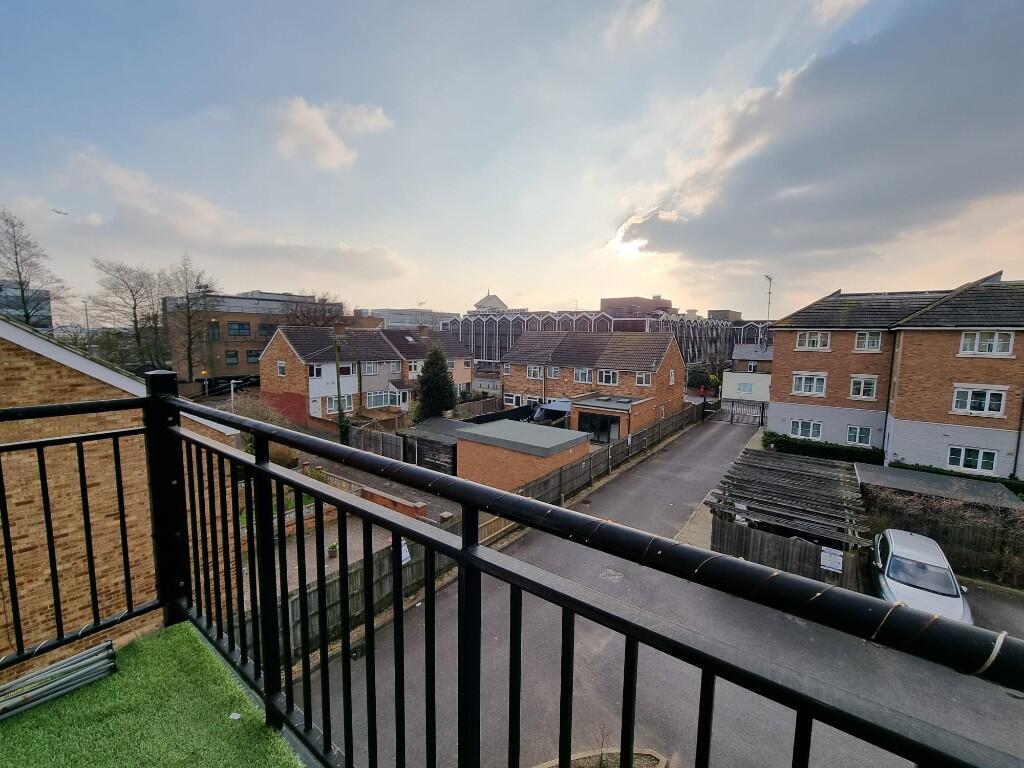 New Road, Hayes, Middlesex, UB3