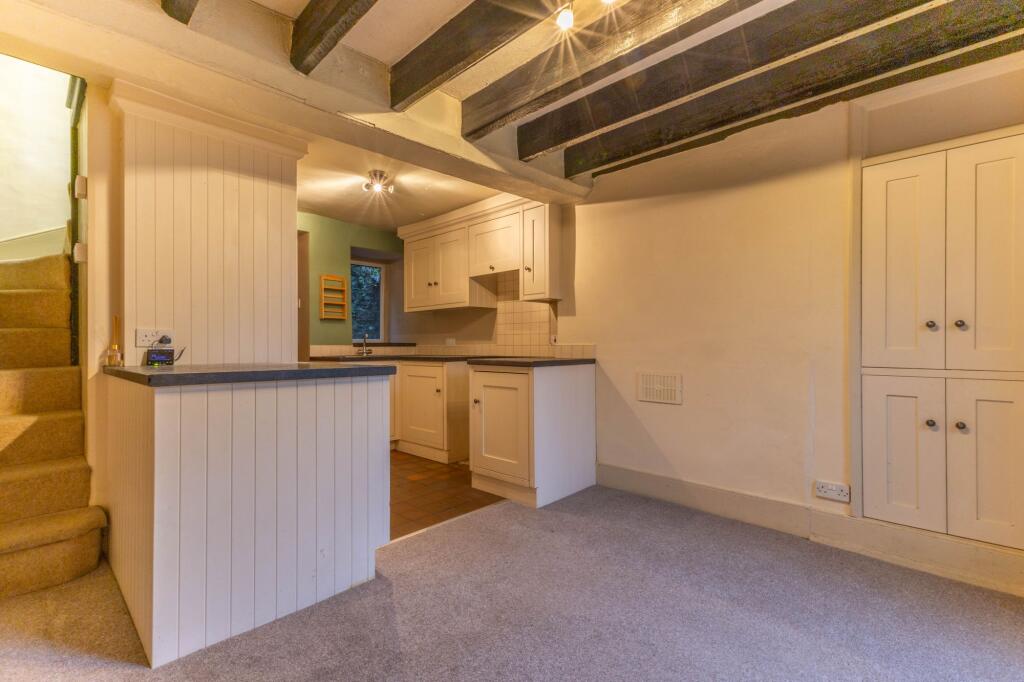 KITCHEN / DINING AREA