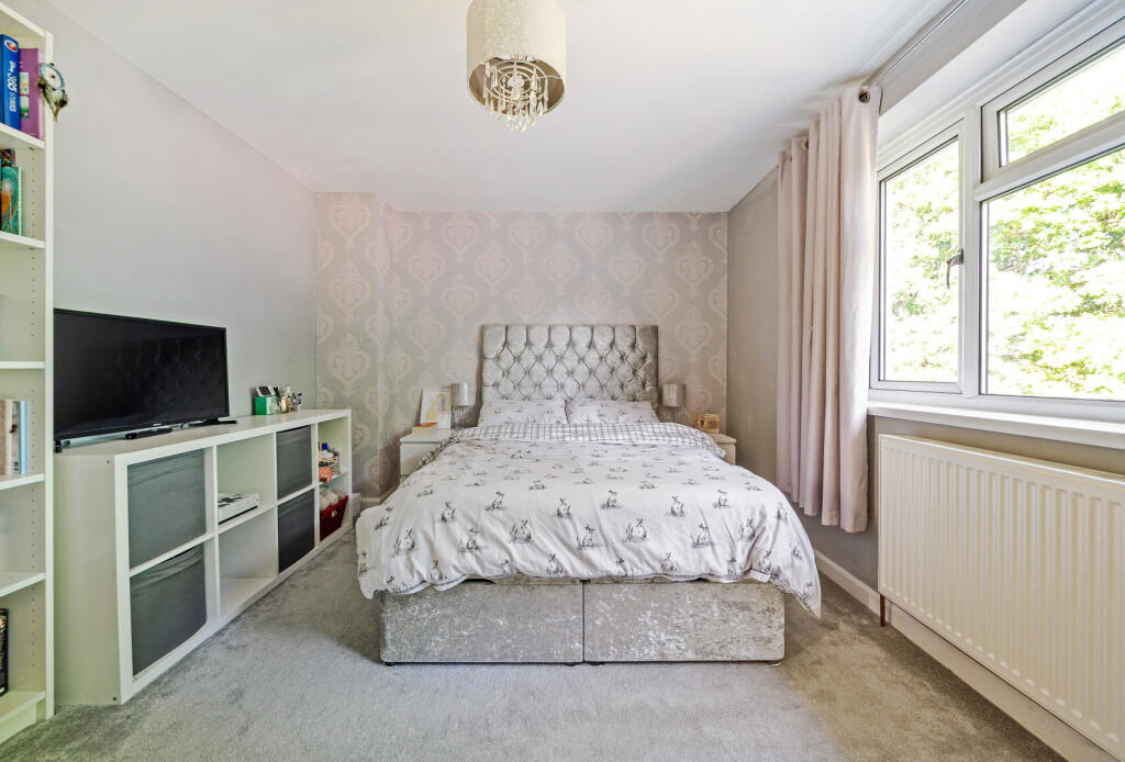 1304247-19-683de9...